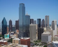 Есть 39 баскетбольных игр в Dallas