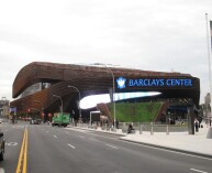 Есть 26 баскетбольных игр в Barclays Center