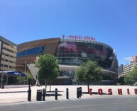 Есть 2 баскетбольных игр в T-Mobile Arena